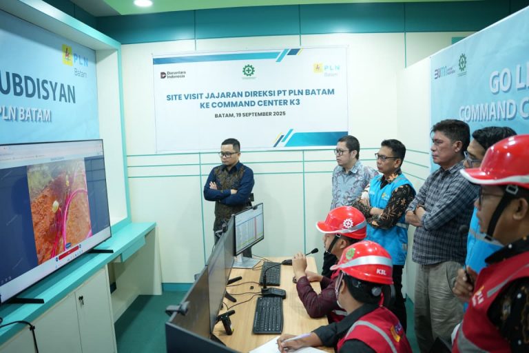 Direksi PLN Batam Tinjau Command Centre K3, Dorong Digitalisasi Pengawasan Keselamatan Kerja